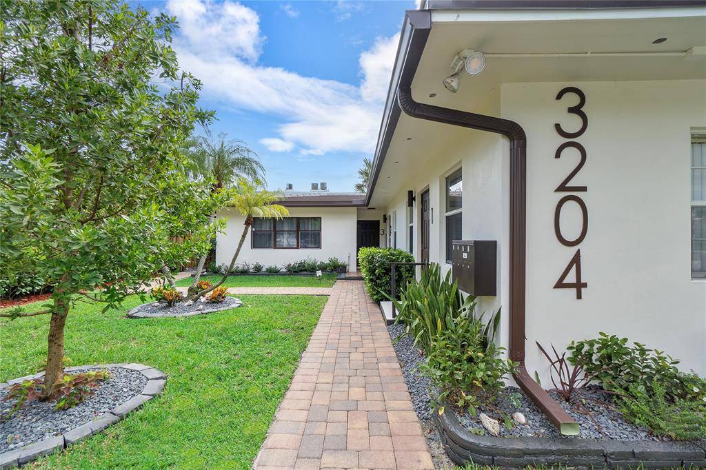 Pompano Beach, FL 33062,3204 SE 6th Street