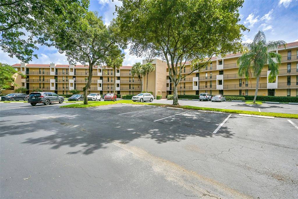 Margate, FL 33063,6547 Coral Lake Dr #411