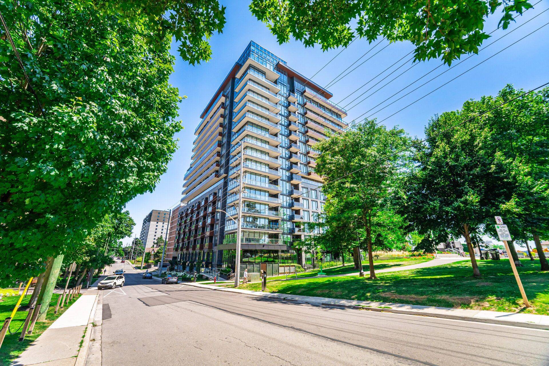 Mississauga, ON L5G 1L7,21 Park ST E #307