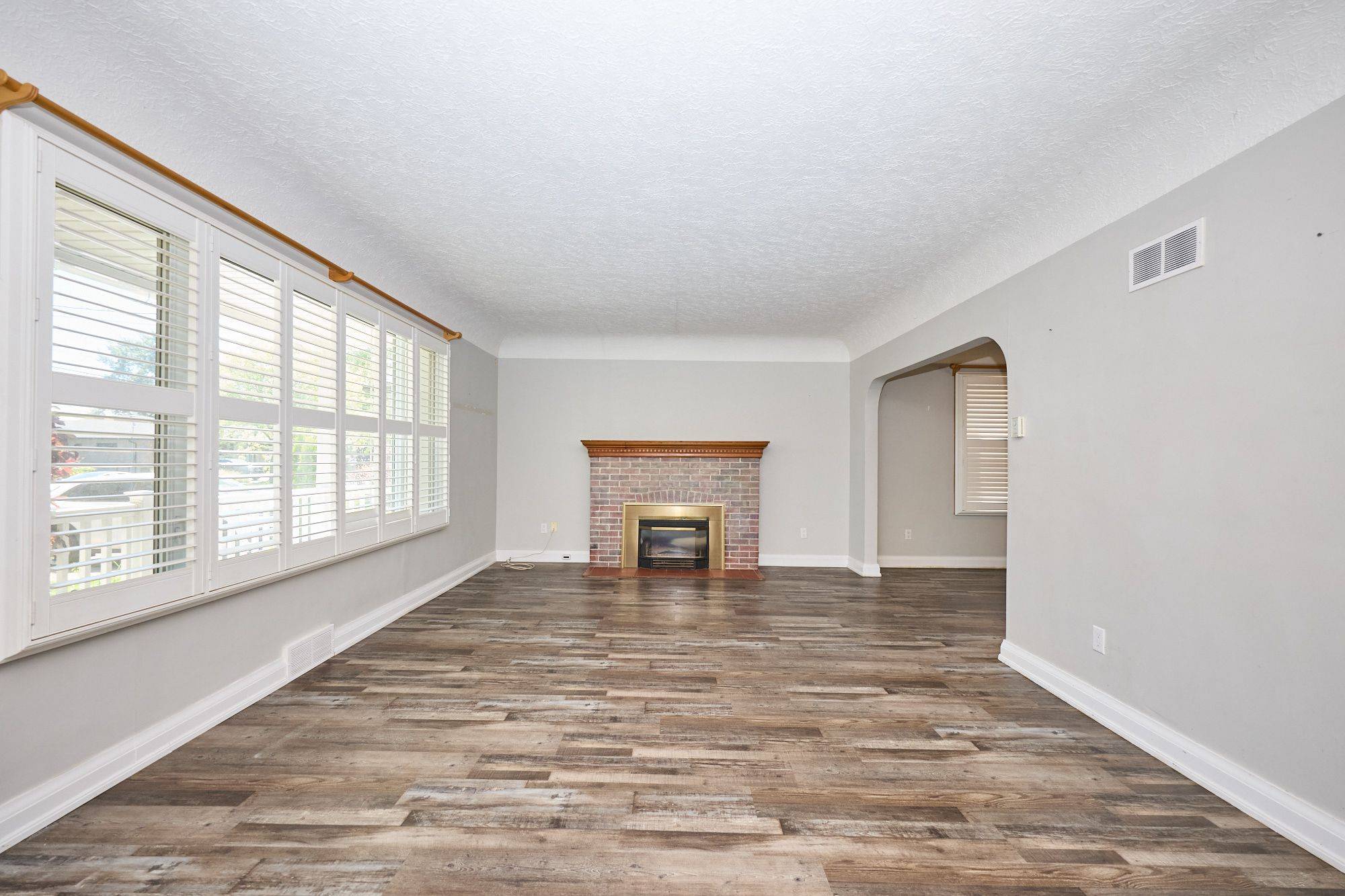 Welland, ON L3C 1P8,49 Carlton AVE