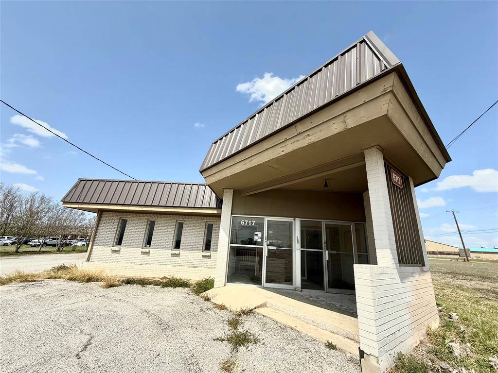 North Richland Hills, TX 76180,6717 Boulevard 26