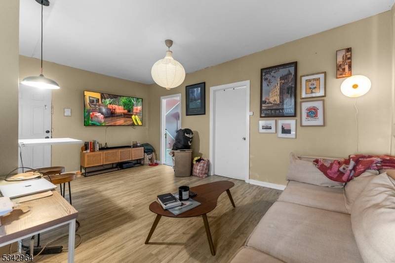 West New York Town, NJ 07093,5707 Hudson Ave APT 11
