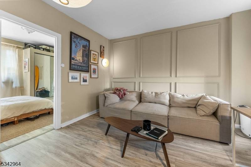 West New York Town, NJ 07093,5707 Hudson Ave APT 11