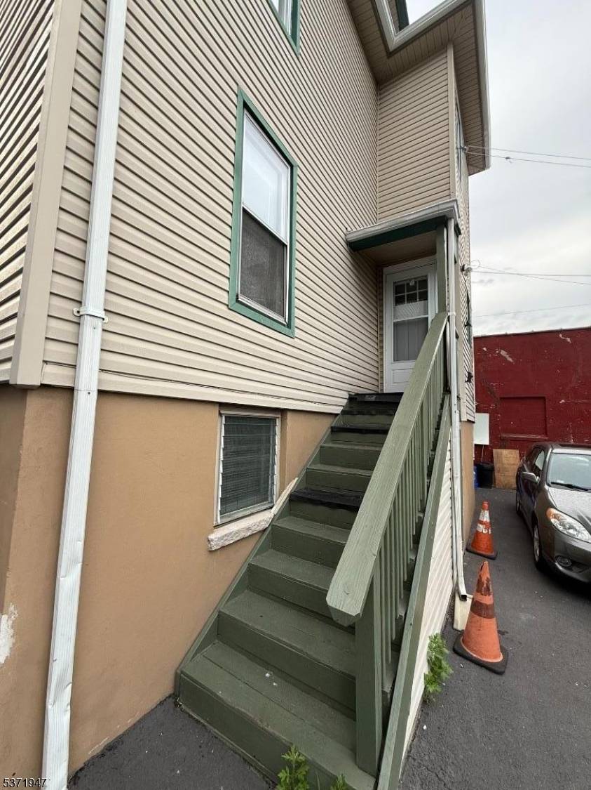 Belleville Twp., NJ 07109,318 Washington Ave #3