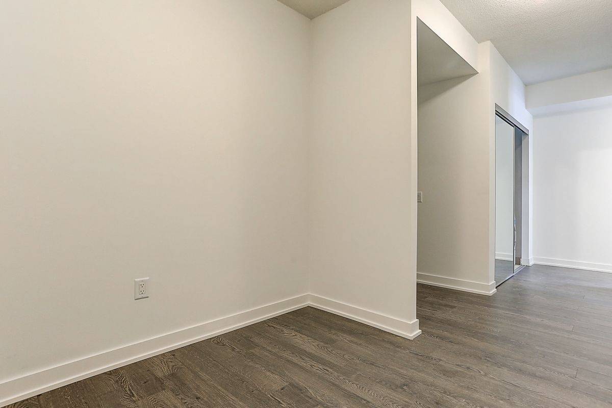 Toronto C13, ON M3C 0R2,20 O'Neill RD #333