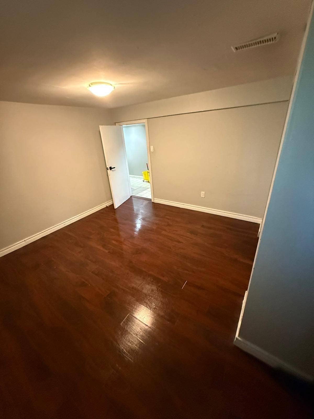 Toronto E10, ON M1C 1C5,336 Conlins RD #Room