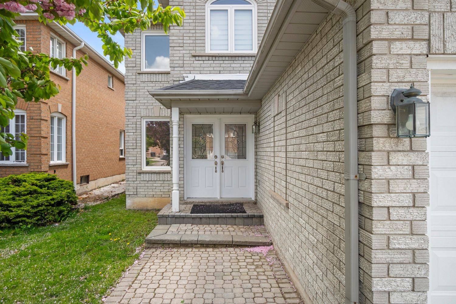 Mississauga, ON L5V 1M6,972 Winterton WAY
