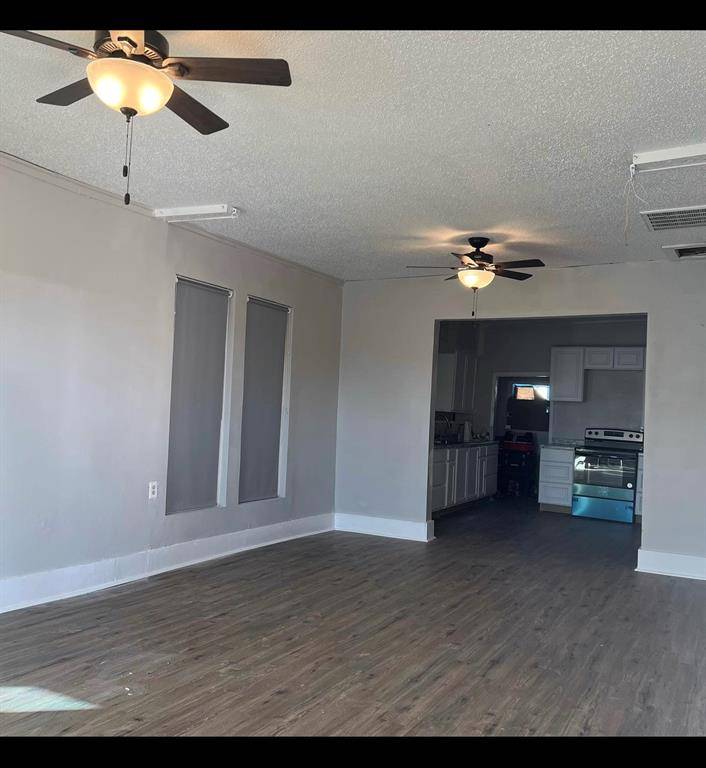 Mineral Wells, TX 76067,915 NE 1st Street
