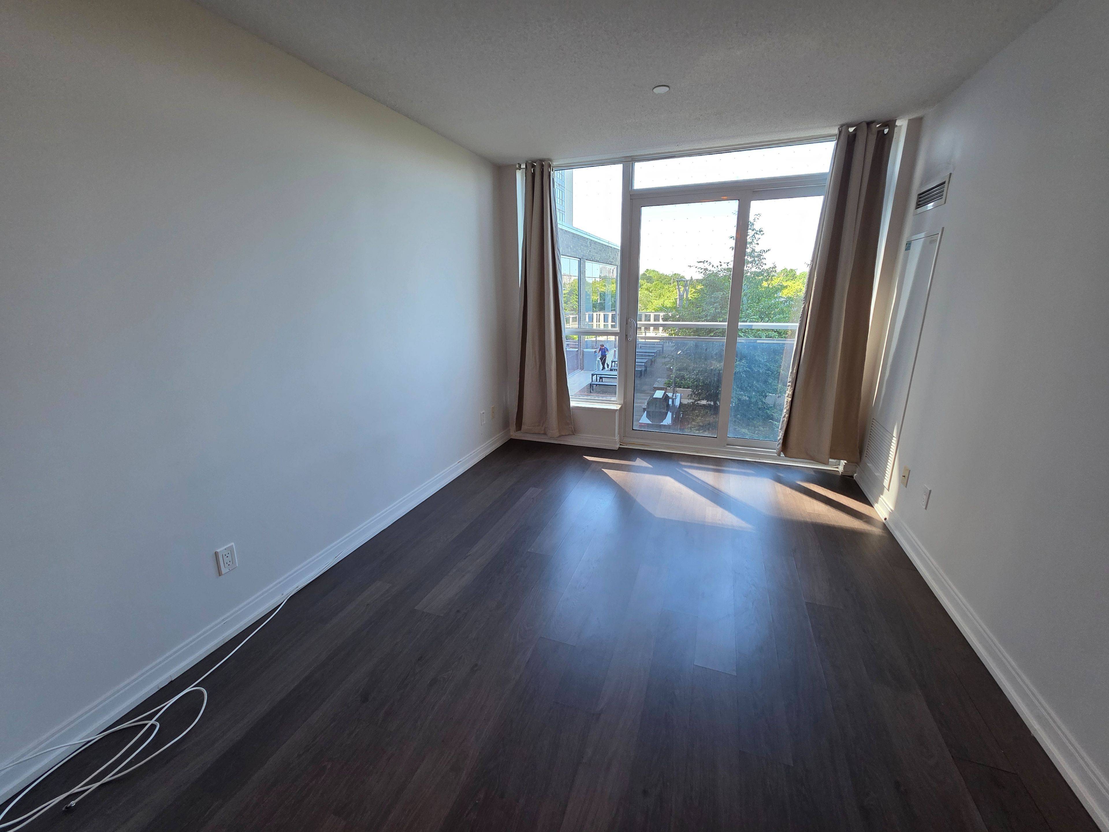 Toronto E07, ON M1S 0L7,255 village green SQ #407