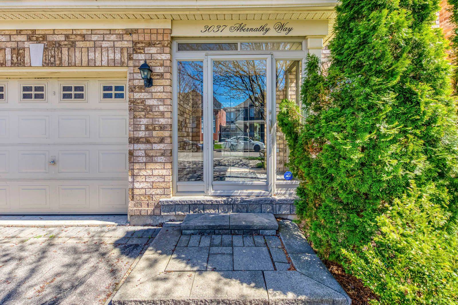 Oakville, ON L6M 5C1,3037 Abernathy WAY