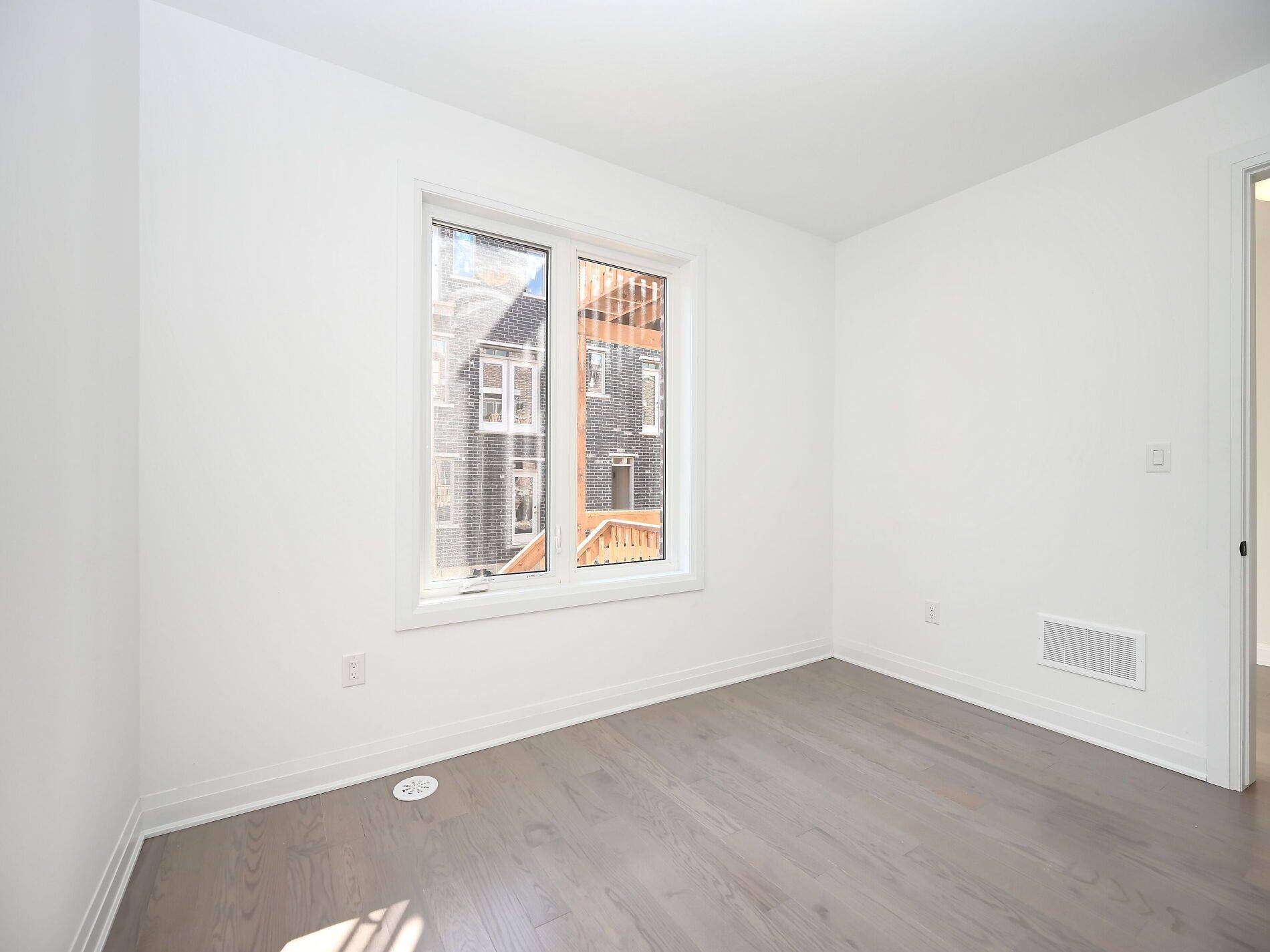 Mississauga, ON L5M 2S8,4088 Kadic TER