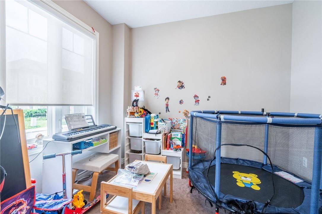 Hamilton, ON L8W 4A3,120 Vineberg DR #43