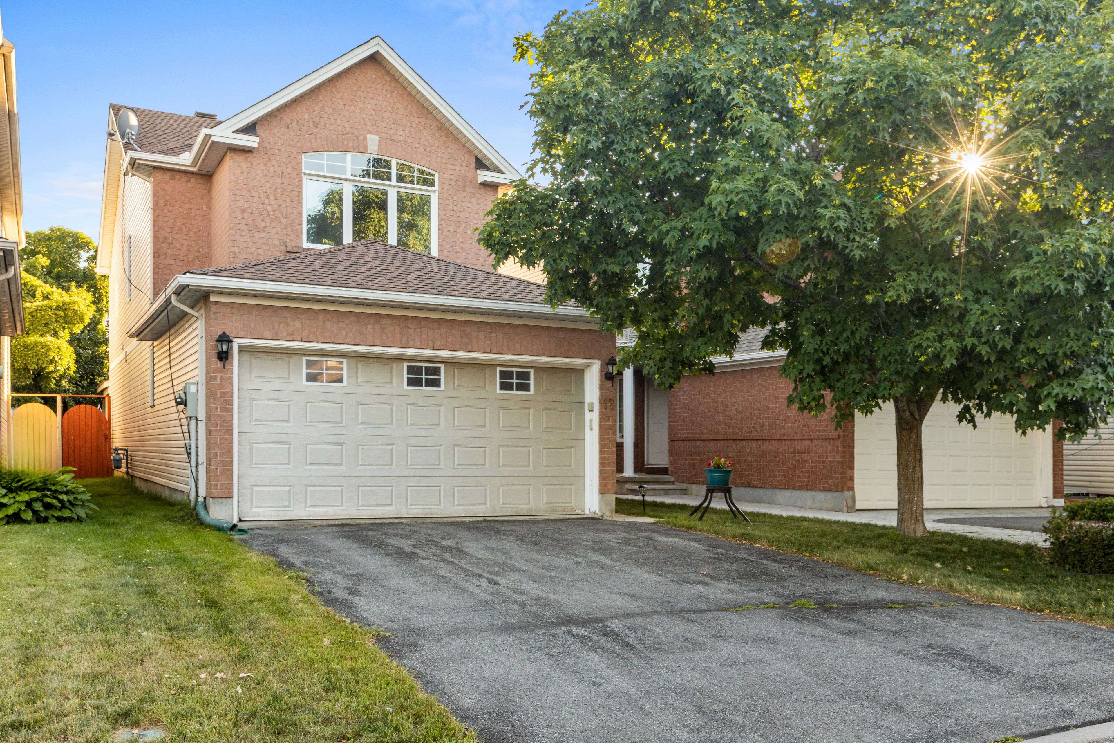Carlington - Central Park, ON K2C 4B3,12 Cedar Park ST