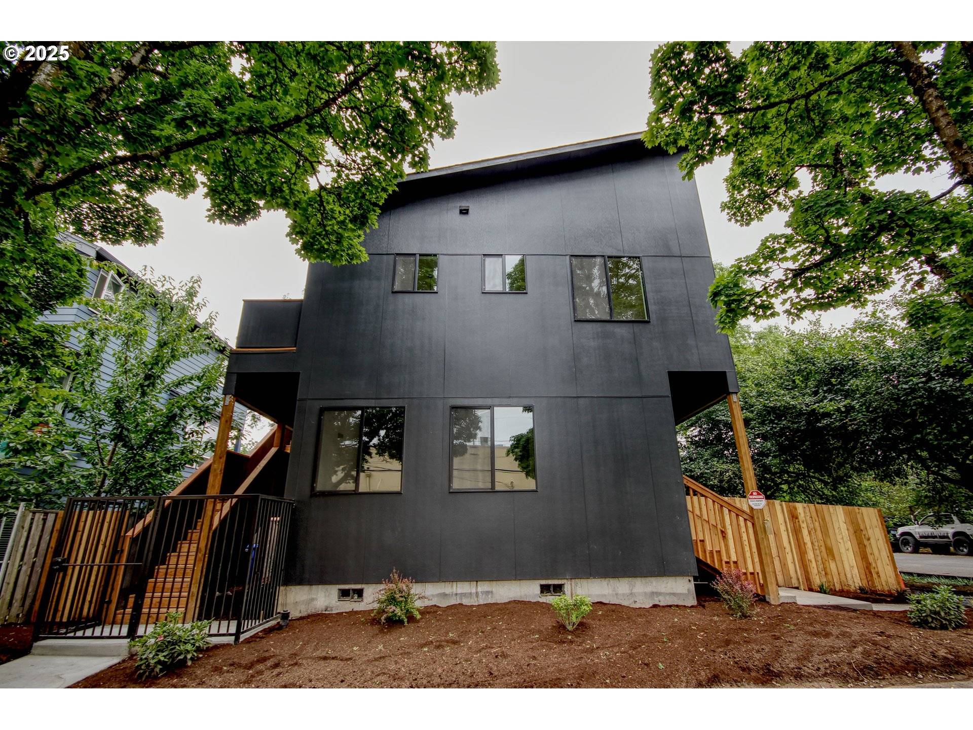 Portland, OR 97202,1404 SE FRANKLIN ST