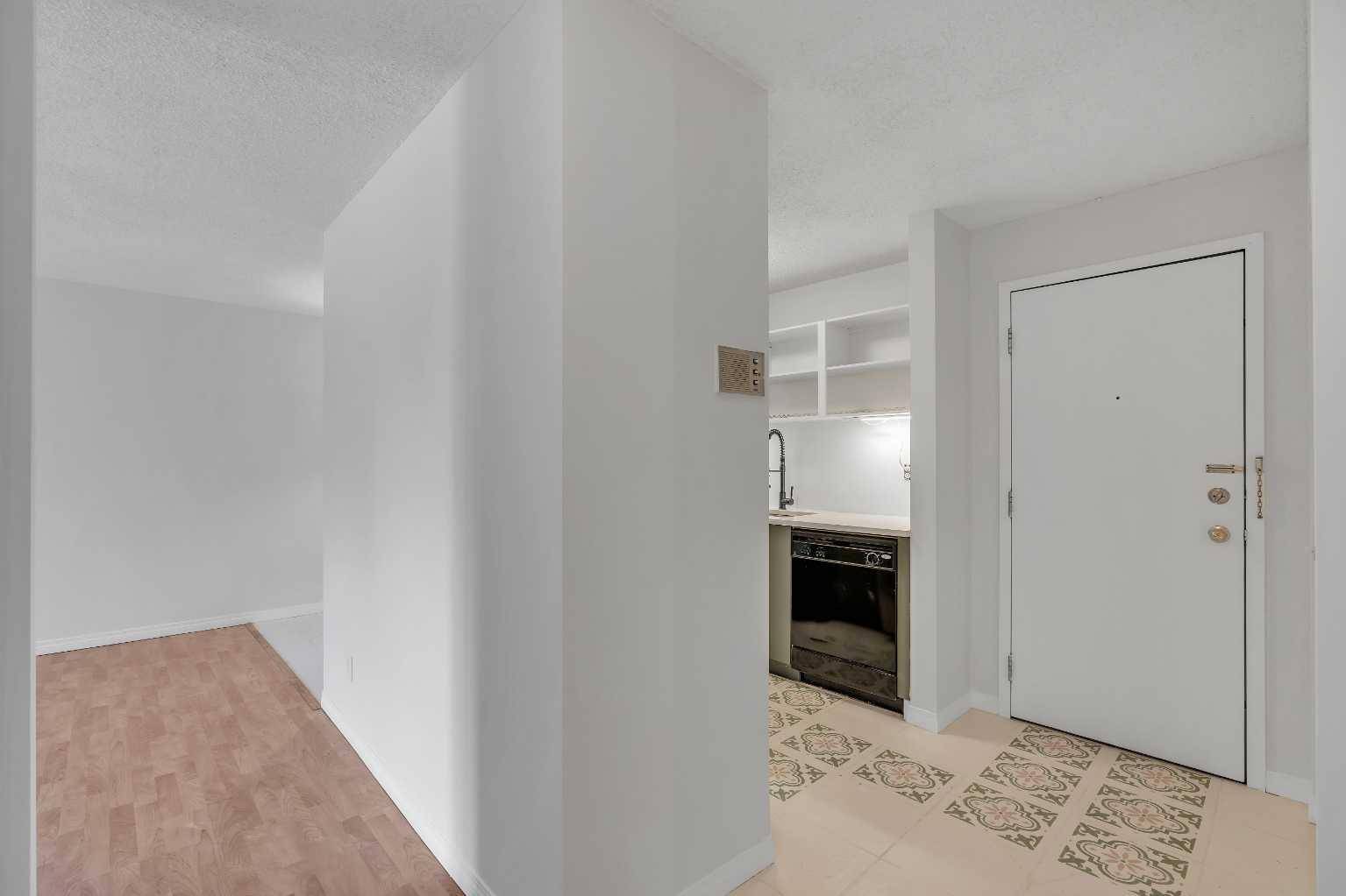 Calgary, AB T3E 2A2,1915 26 ST SW #206