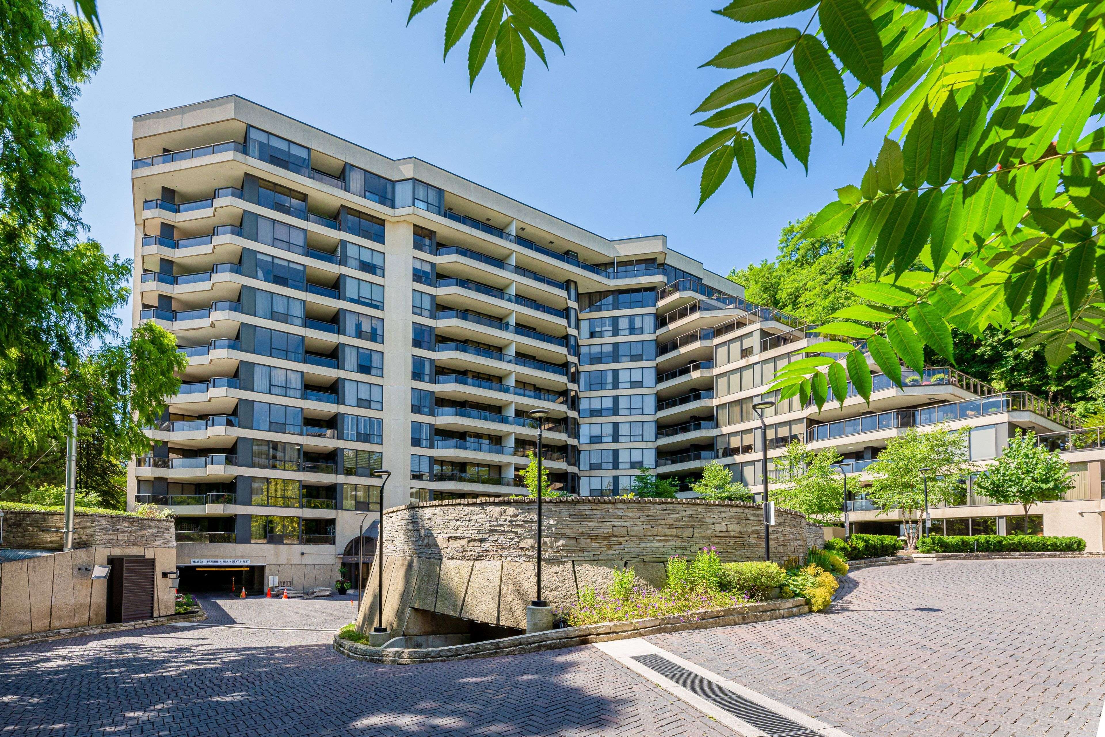 Toronto C04, ON M4N 3N6,3900 Yonge ST #301