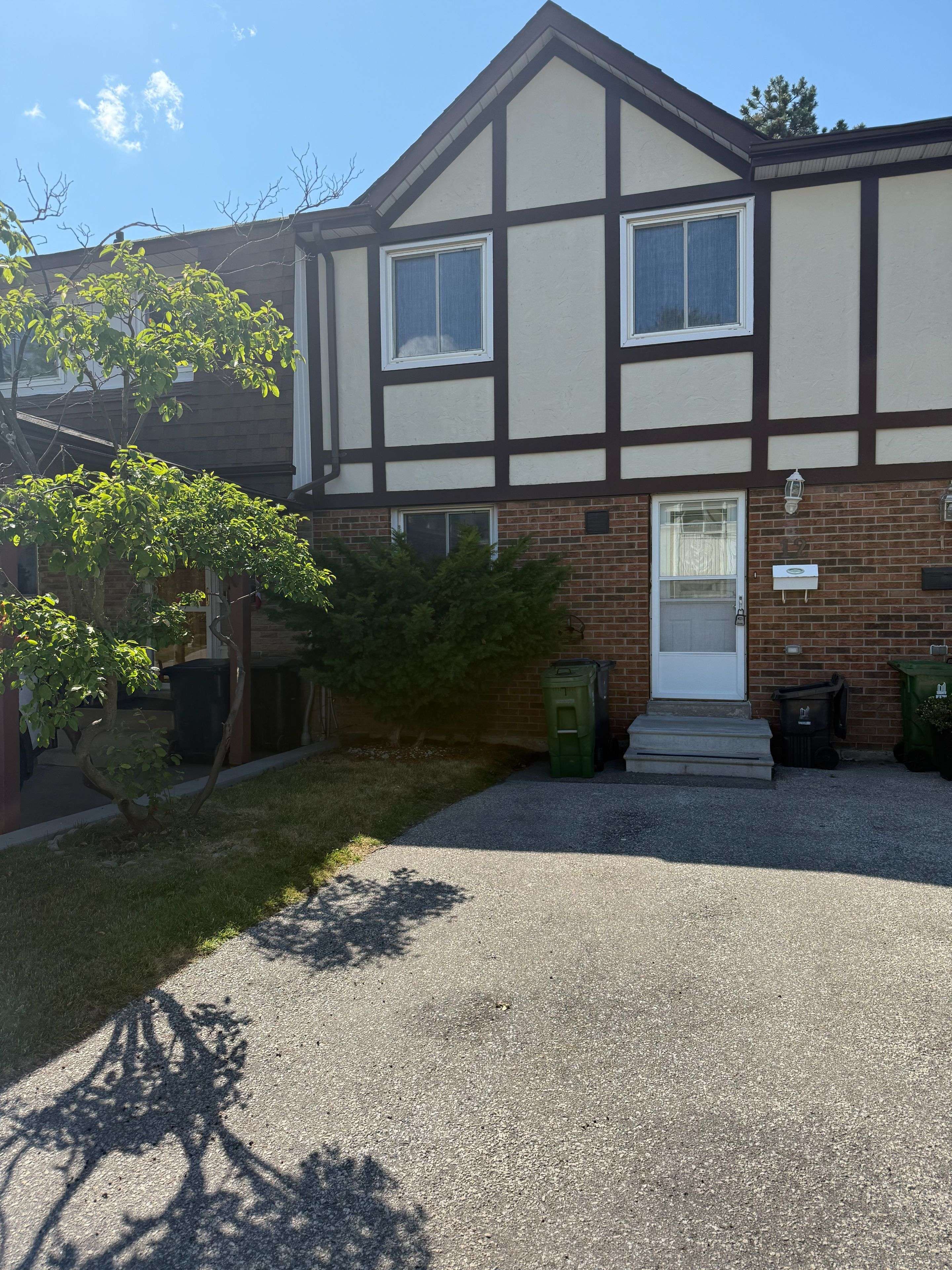 Toronto C13, ON M3A 3M7,12 Crab Appleway WAY #6