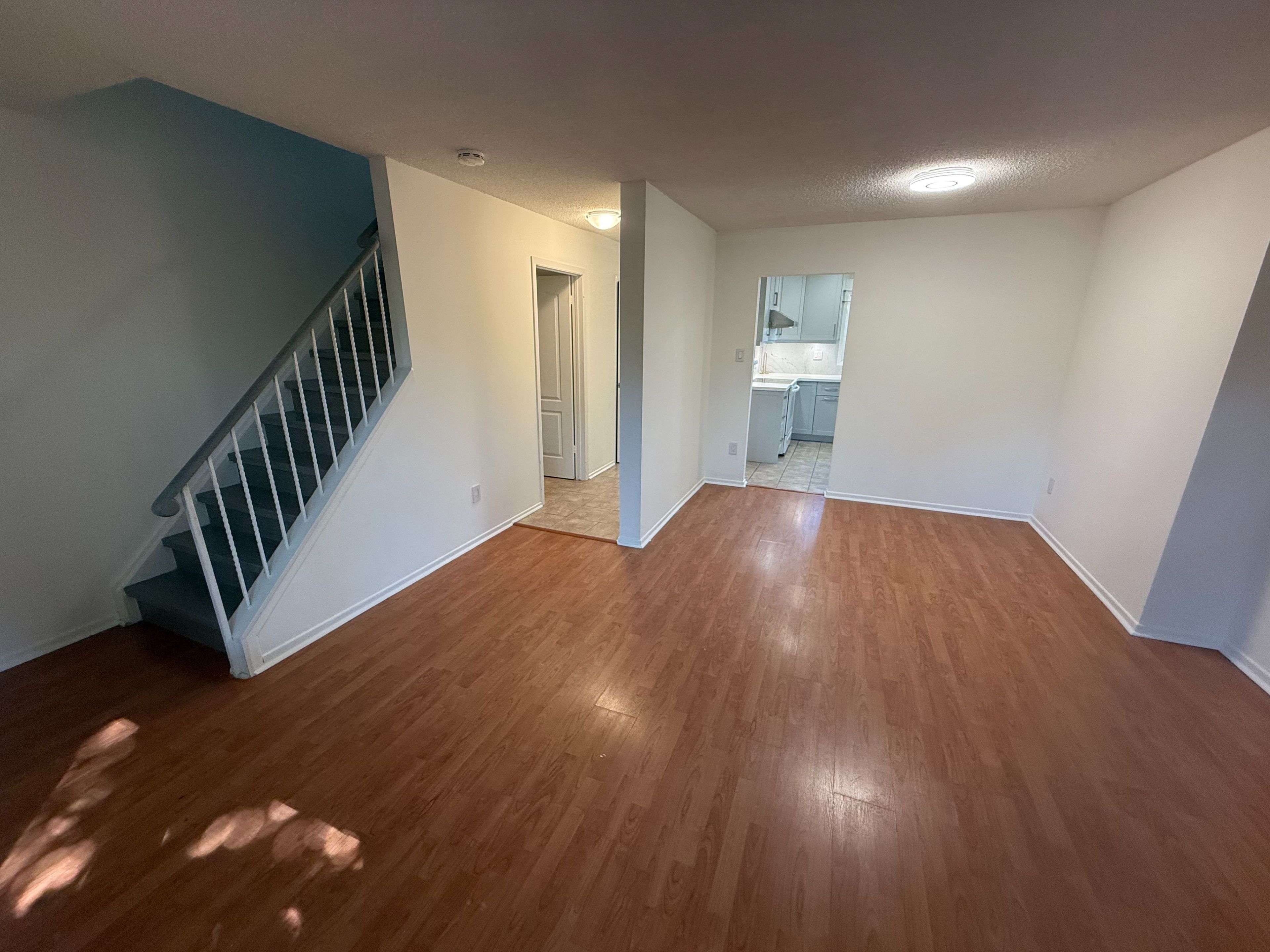 Toronto C13, ON M3A 3M7,12 Crab Appleway WAY #6