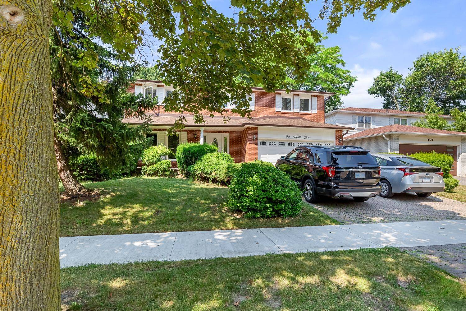 Toronto C13, ON M3B 3B6,123 Abbeywood TRL