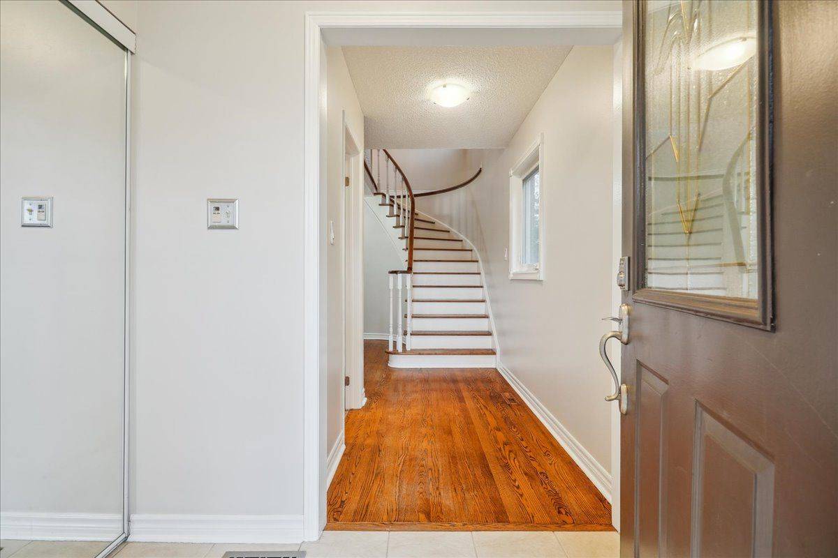 Oakville, ON L6M 1B2,408 Parkridge CRES