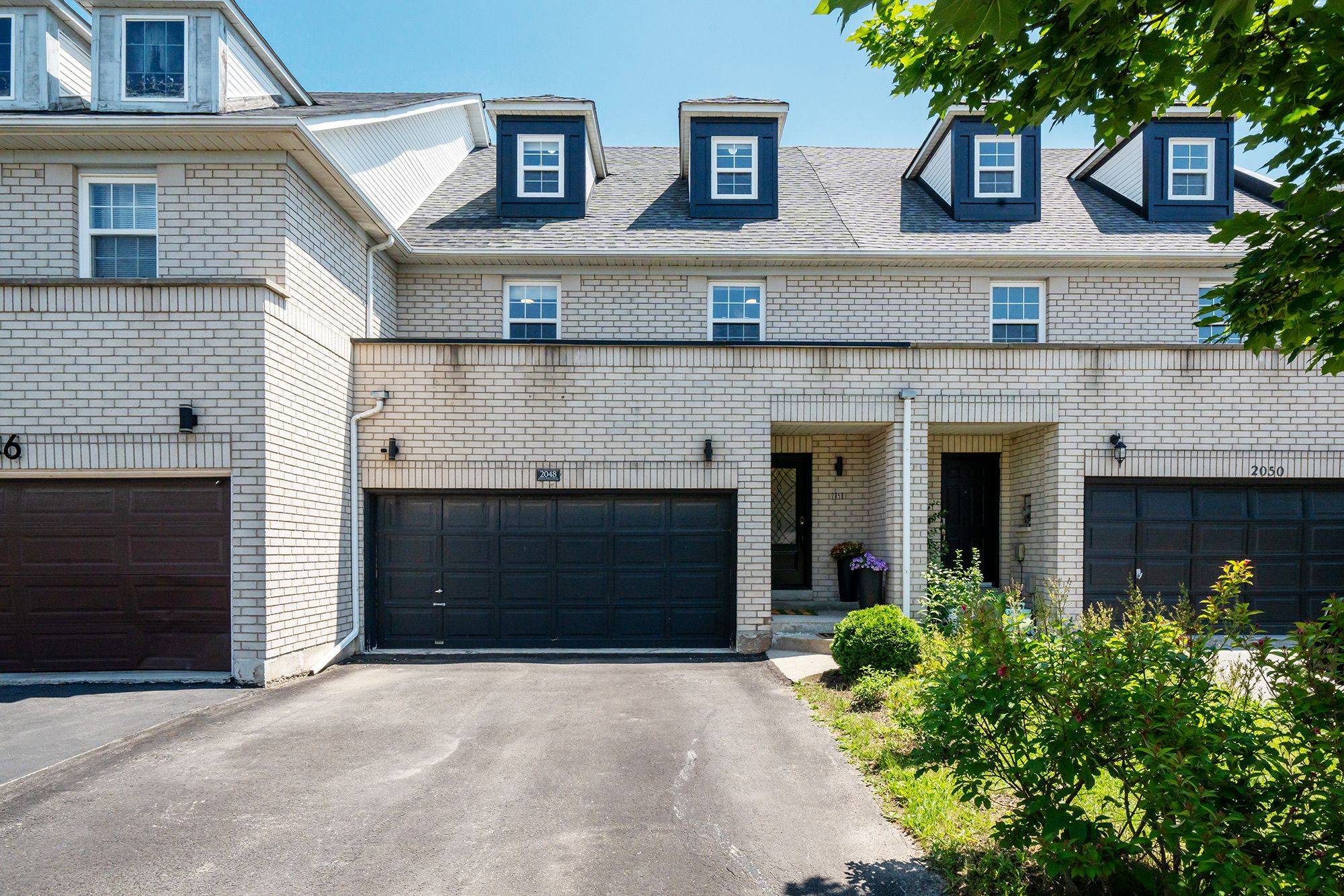 Oakville, ON L6M 3R7,2048 White Dove CIR