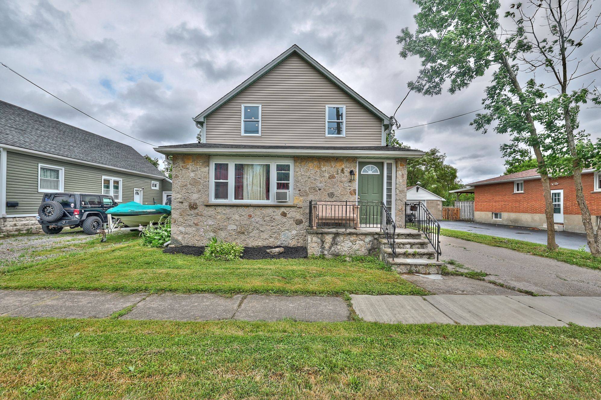 Fort Erie, ON L2A 4B9,14 Jennet ST
