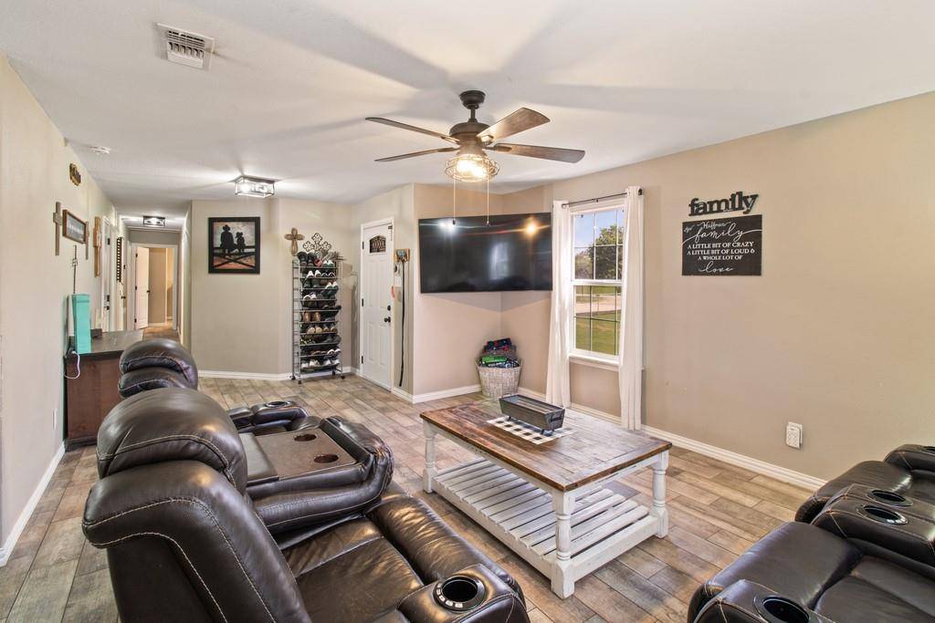Corsicana, TX 75110,149 SW County Road 0020