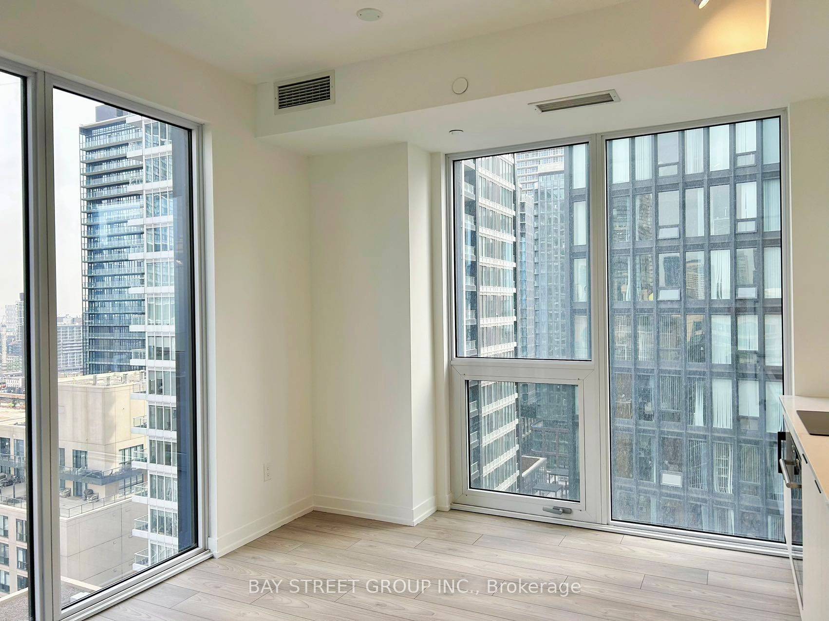 Toronto C08, ON M5B 0C5,82 Dalhousie ST #2003