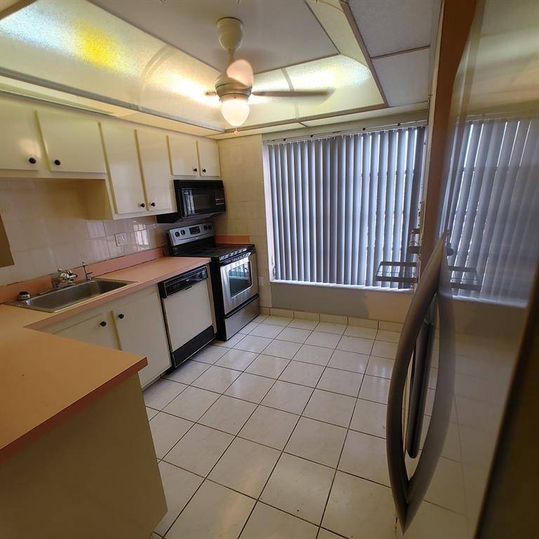 Lauderhill, FL 33319,4164 Inverrary Dr #315