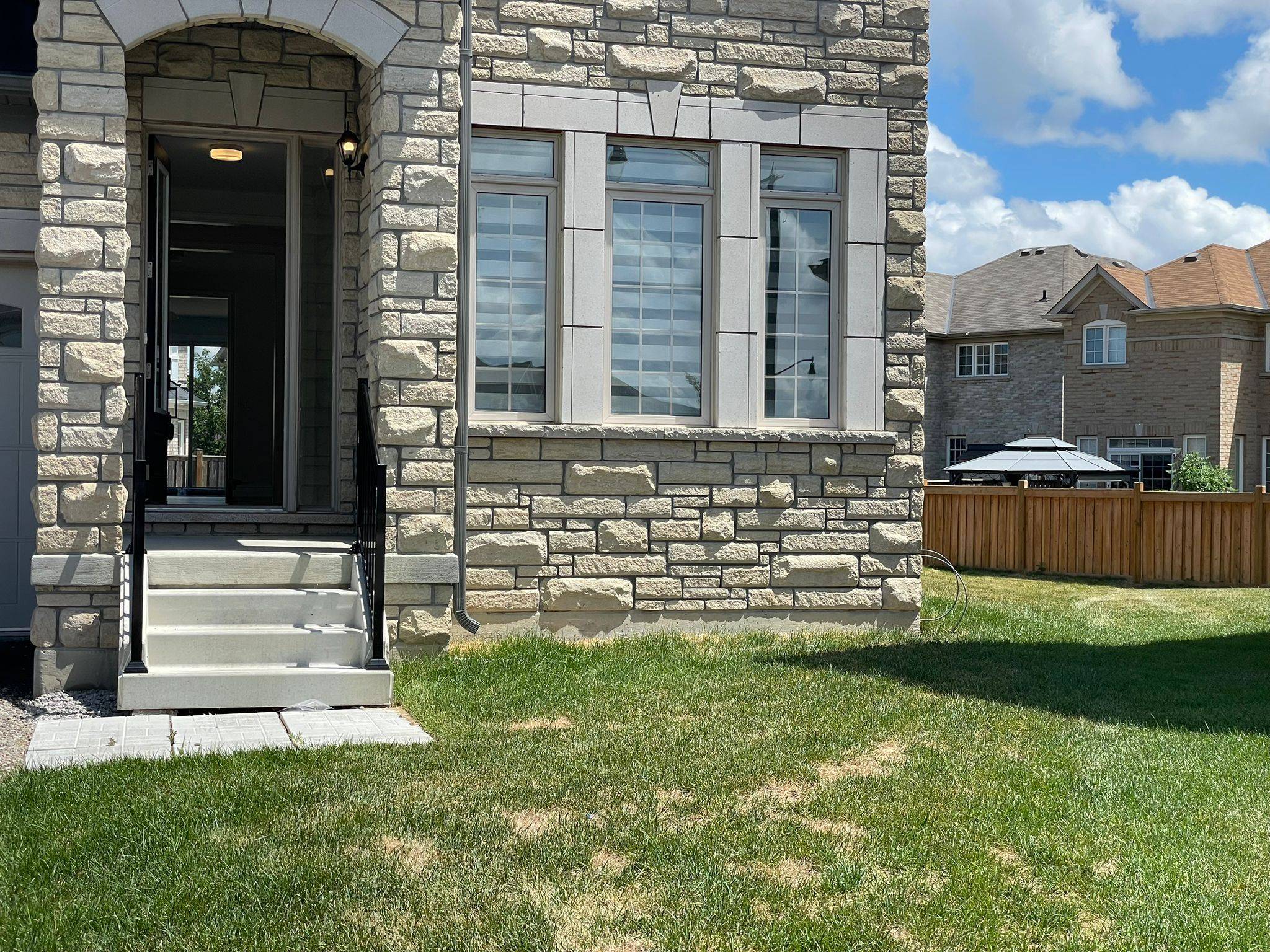 31 Dolomite DR, Brampton, ON L6P 4R6