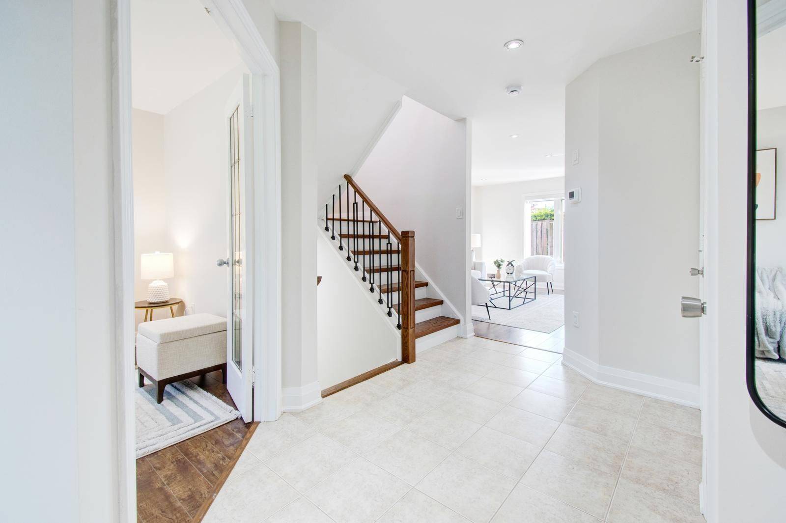 Oakville, ON L6M 3W7,2120 Shorncliffe BLVD