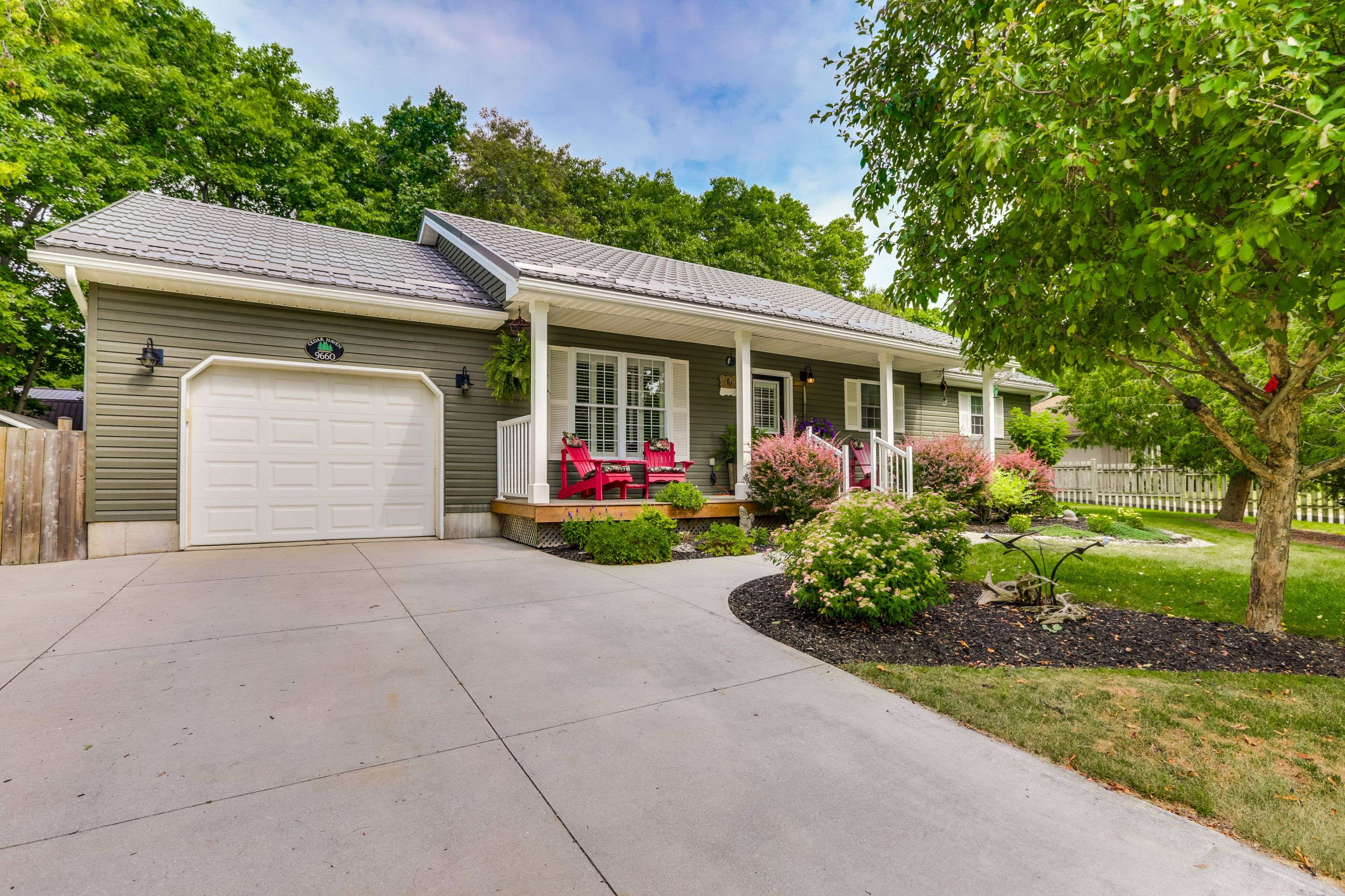 Lambton Shores, ON N0M 1T0,9660 Dalton ST