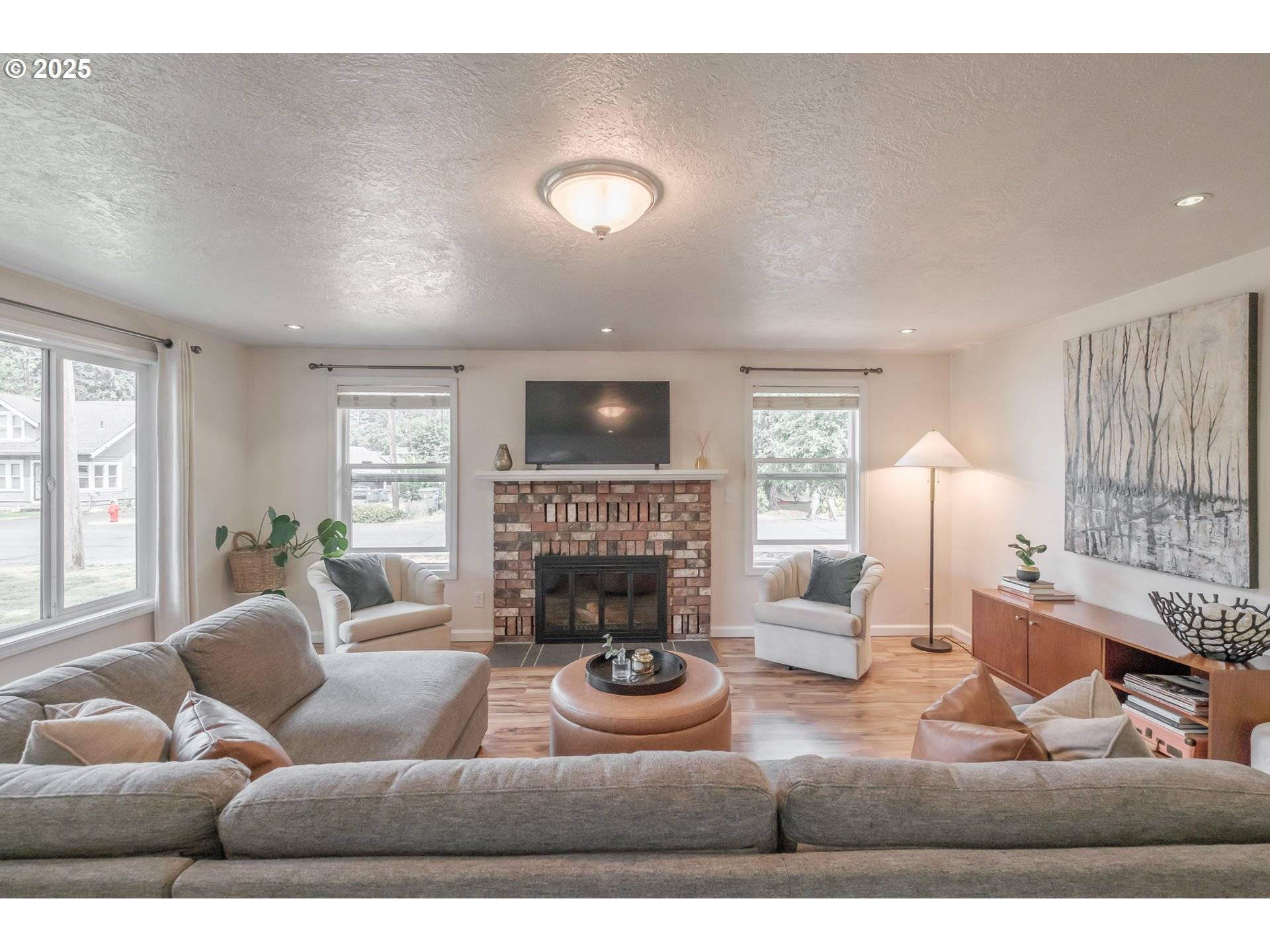 Silverton, OR 97381,803 MADISON ST