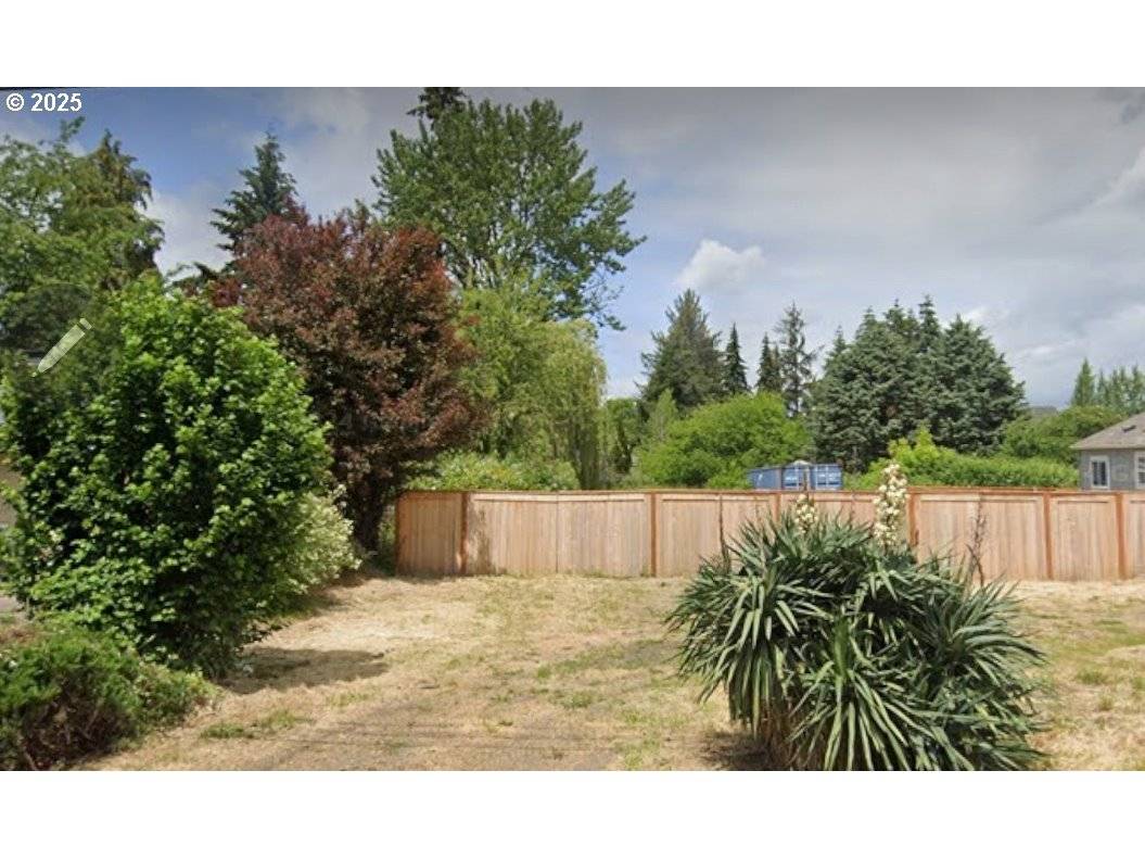 Eugene, OR 97402,3835 Dove LN