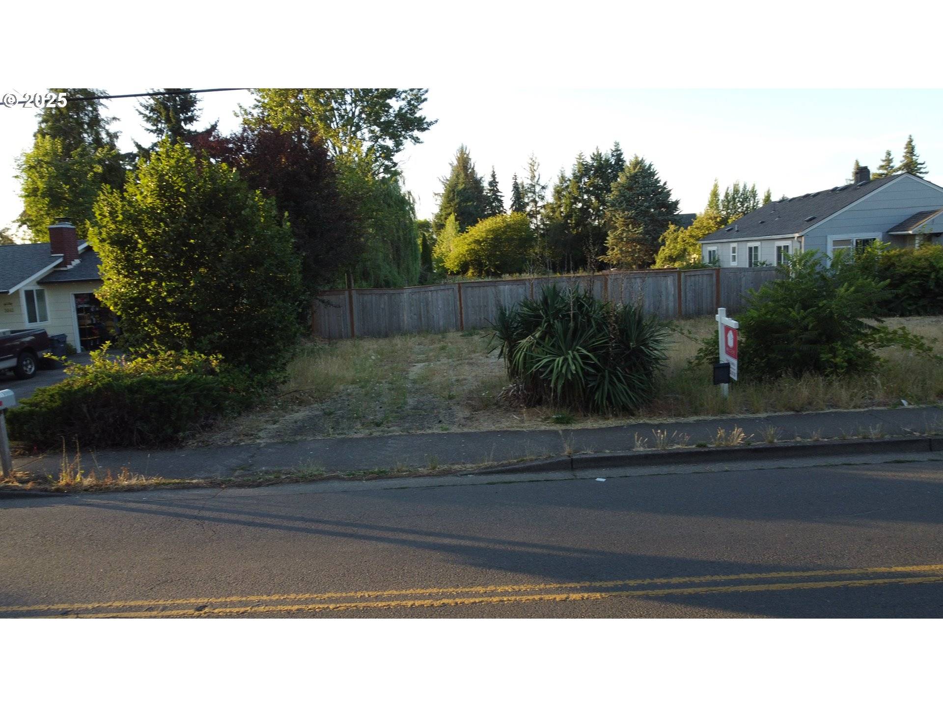 Eugene, OR 97402,3835 Dove LN