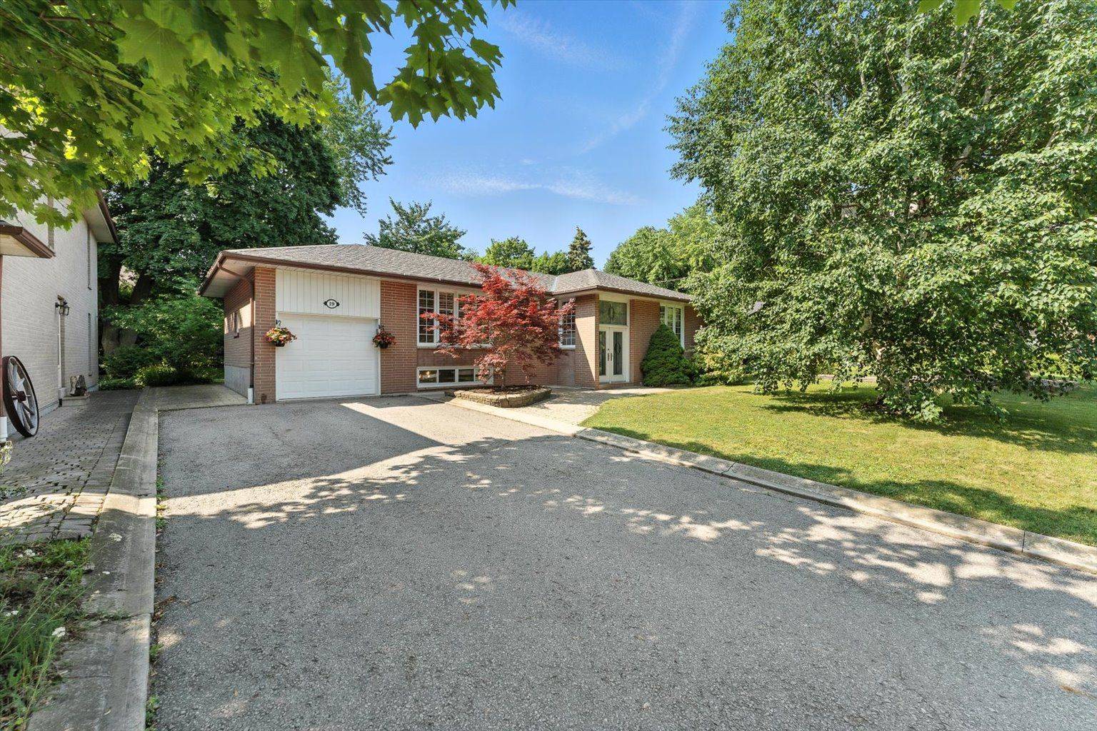 Vaughan, ON L6A 1E5,19 Weller CRES