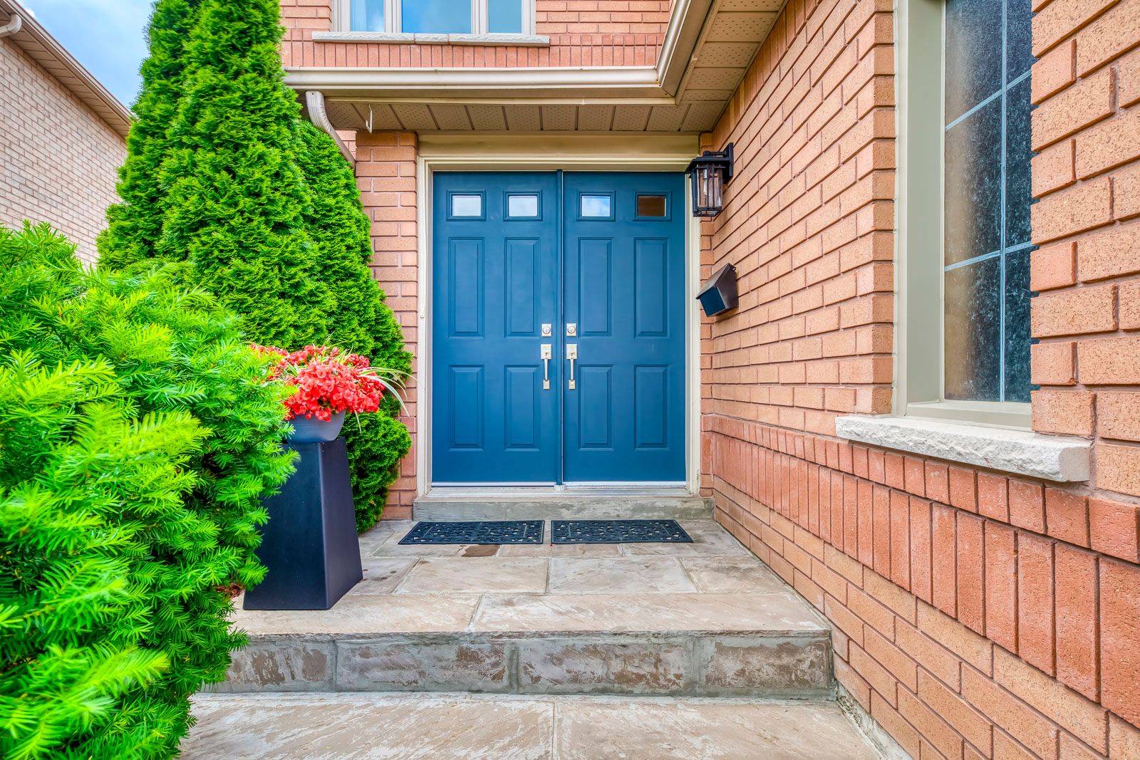 Mississauga, ON L5N 7A3,3930 Baggins CT