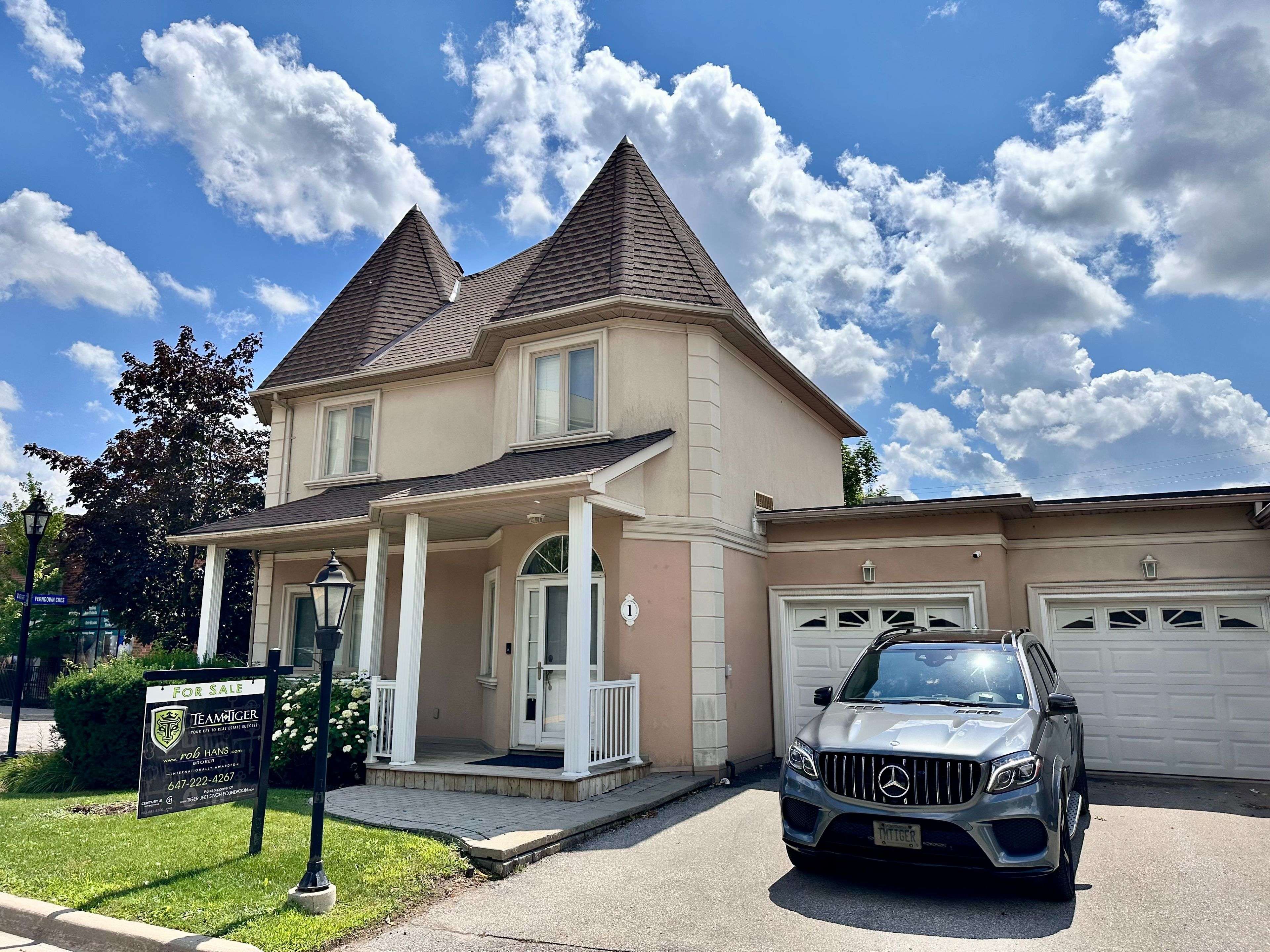 Brampton, ON L6P 1C3,1 Tower Gate #11