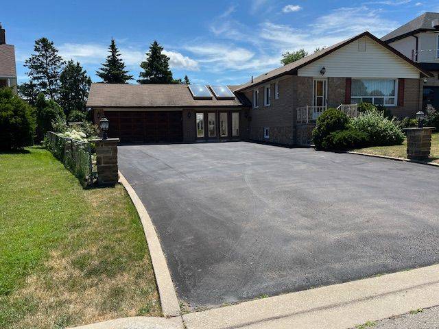Mississauga, ON L5M 1W4,17 Maldaver AVE