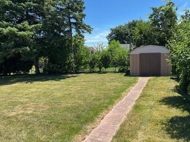 Mississauga, ON L5M 1W4,17 Maldaver AVE