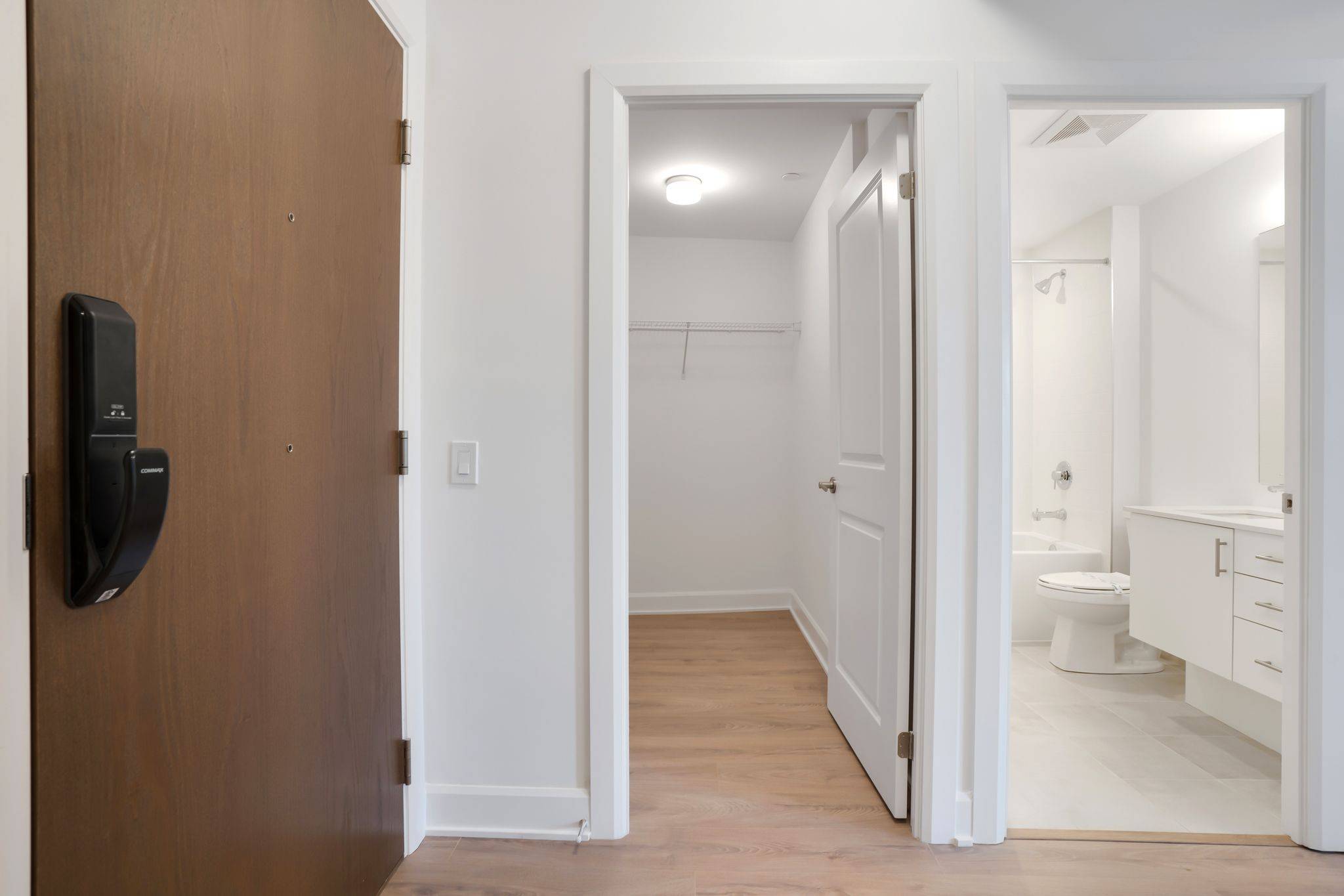 Oakville, ON L6H 8C8,3240 William Coltson AVE #201