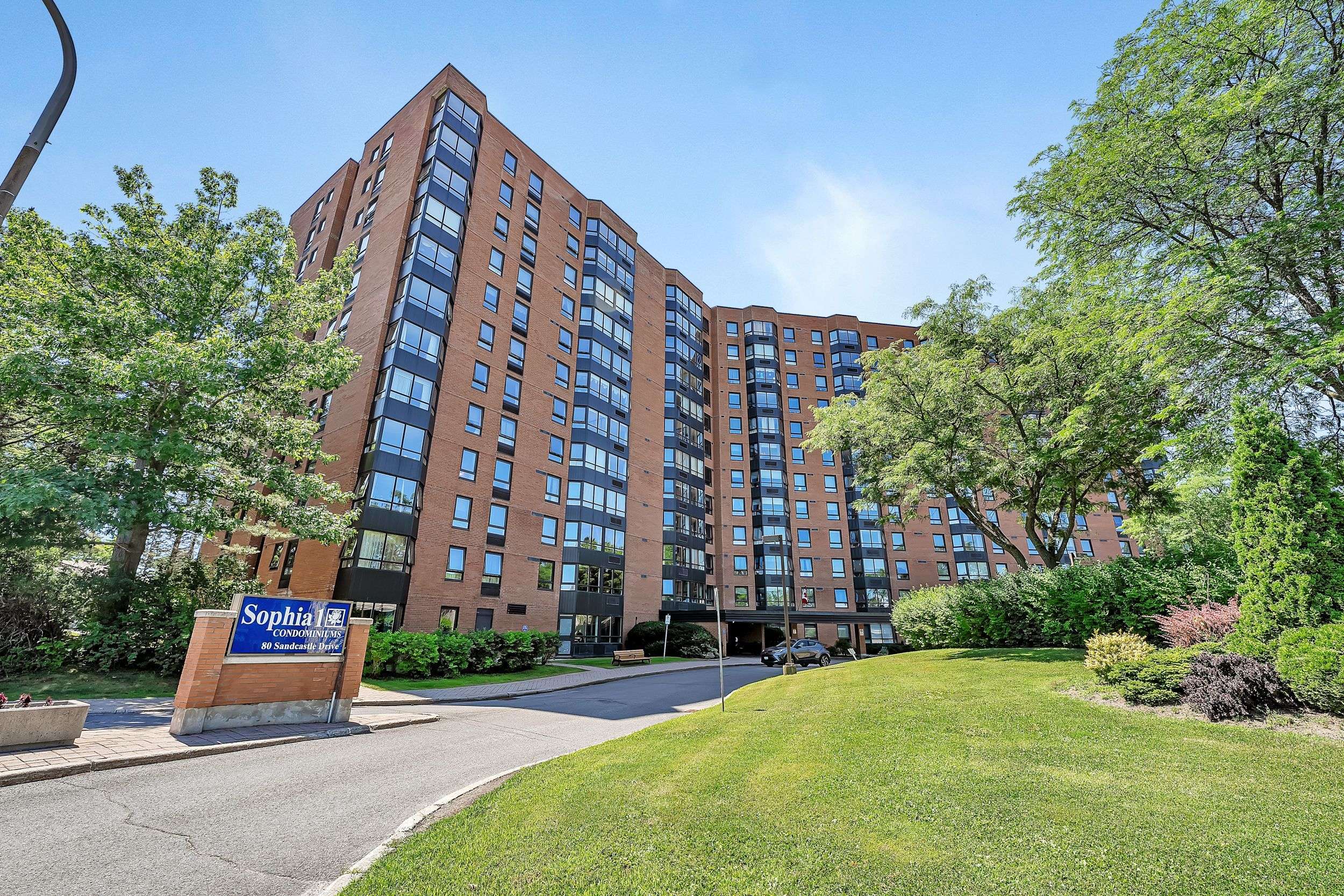 South Of Baseline To Knoxdale, ON K2H 9E7,80 Sandcastle DR #712