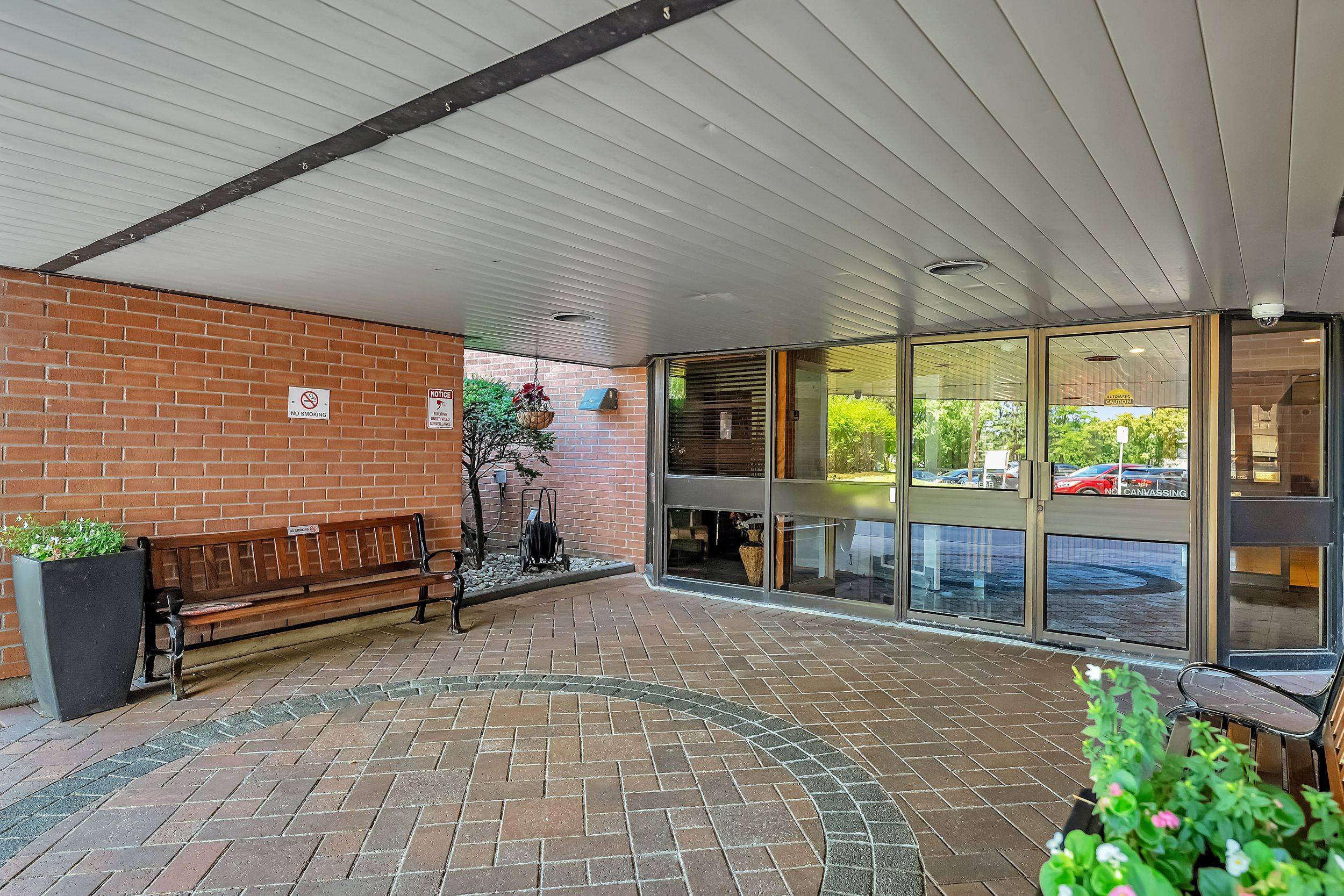 South Of Baseline To Knoxdale, ON K2H 9E7,80 Sandcastle DR #712