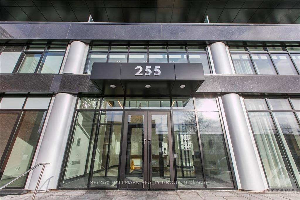 Ottawa Centre, ON K1R 0C5,255 Bay Street, Ottawa N/A #905