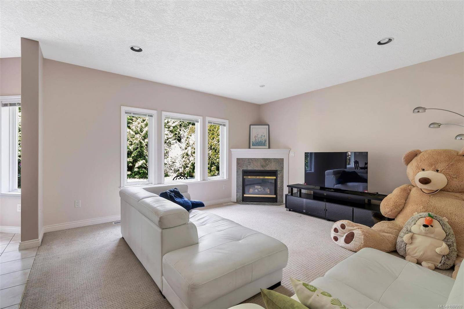 Saanich, BC V8N 6M8,4248 Oakview Close