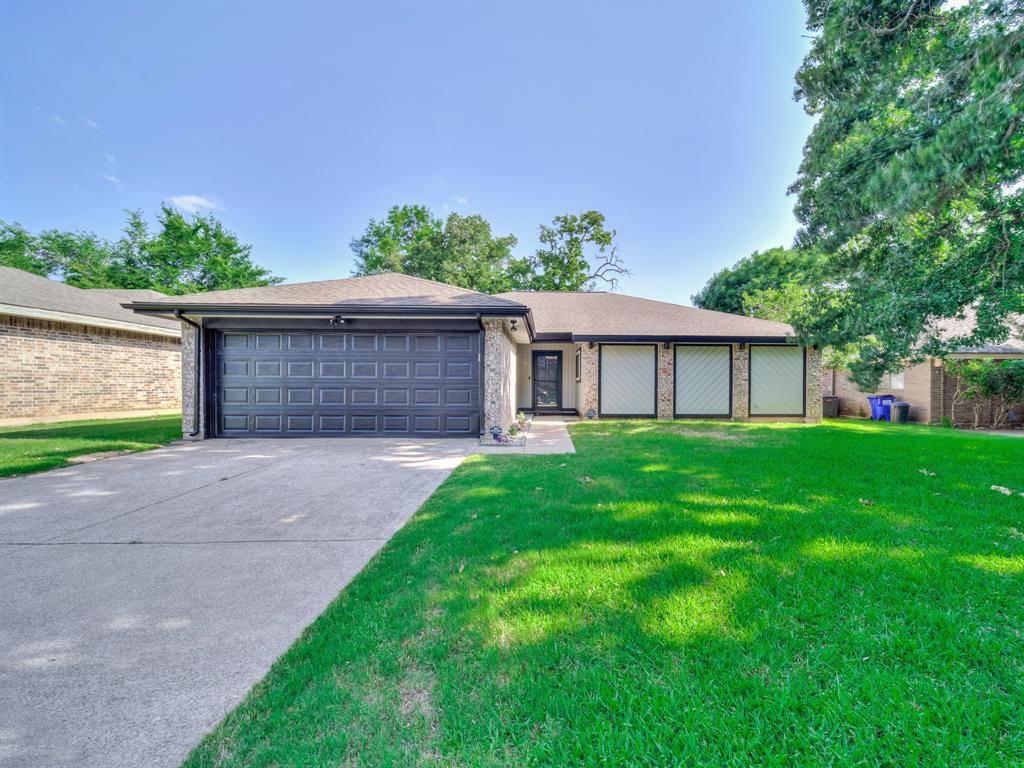 Euless, TX 76039,300 Lark Lane