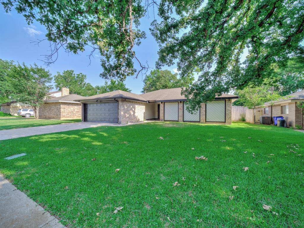 Euless, TX 76039,300 Lark Lane