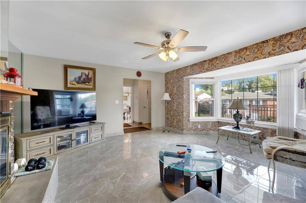 Staten  Island, NY 10305,30 Beverly RD