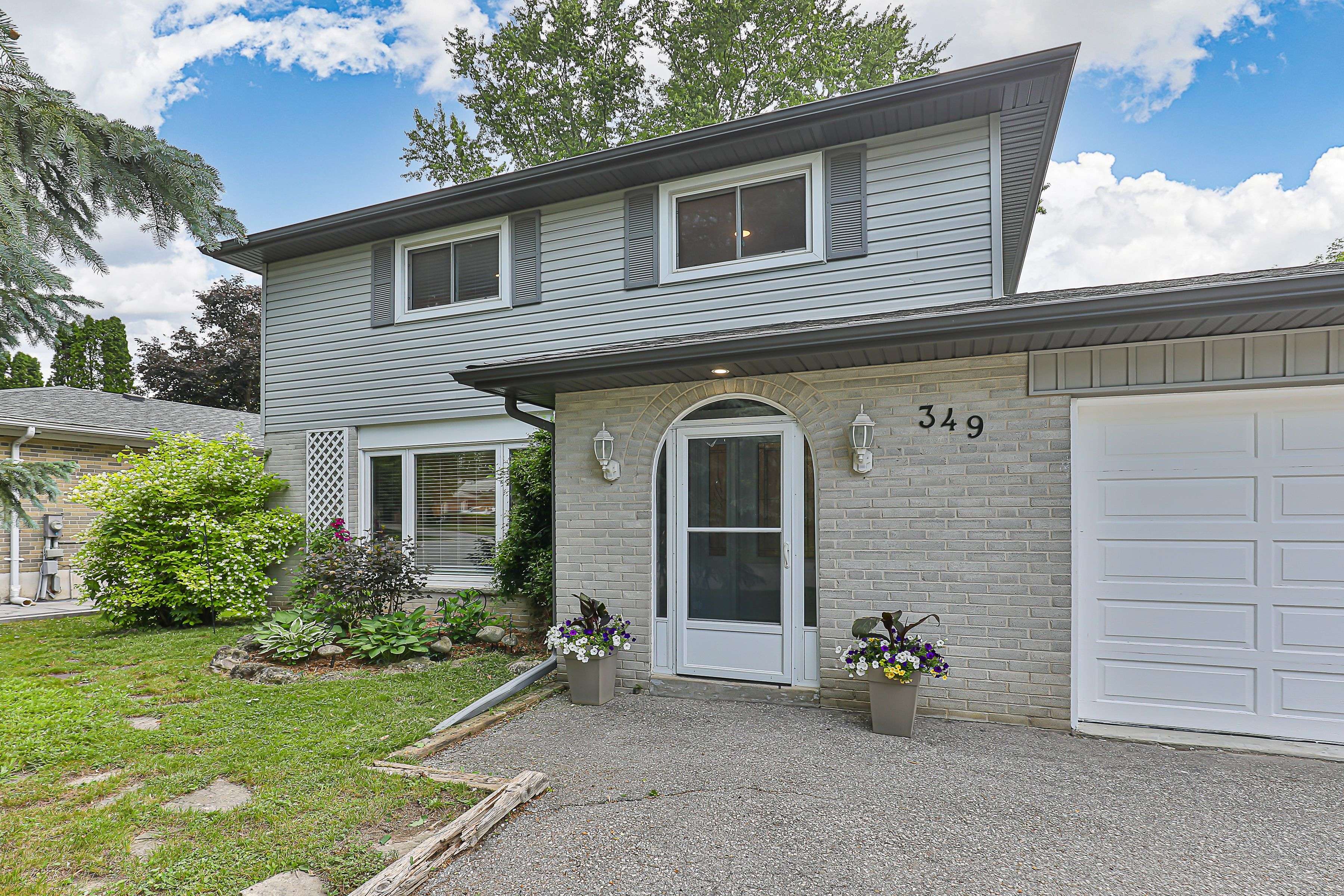 Newmarket, ON L3Y 4L6,349 Ella CT