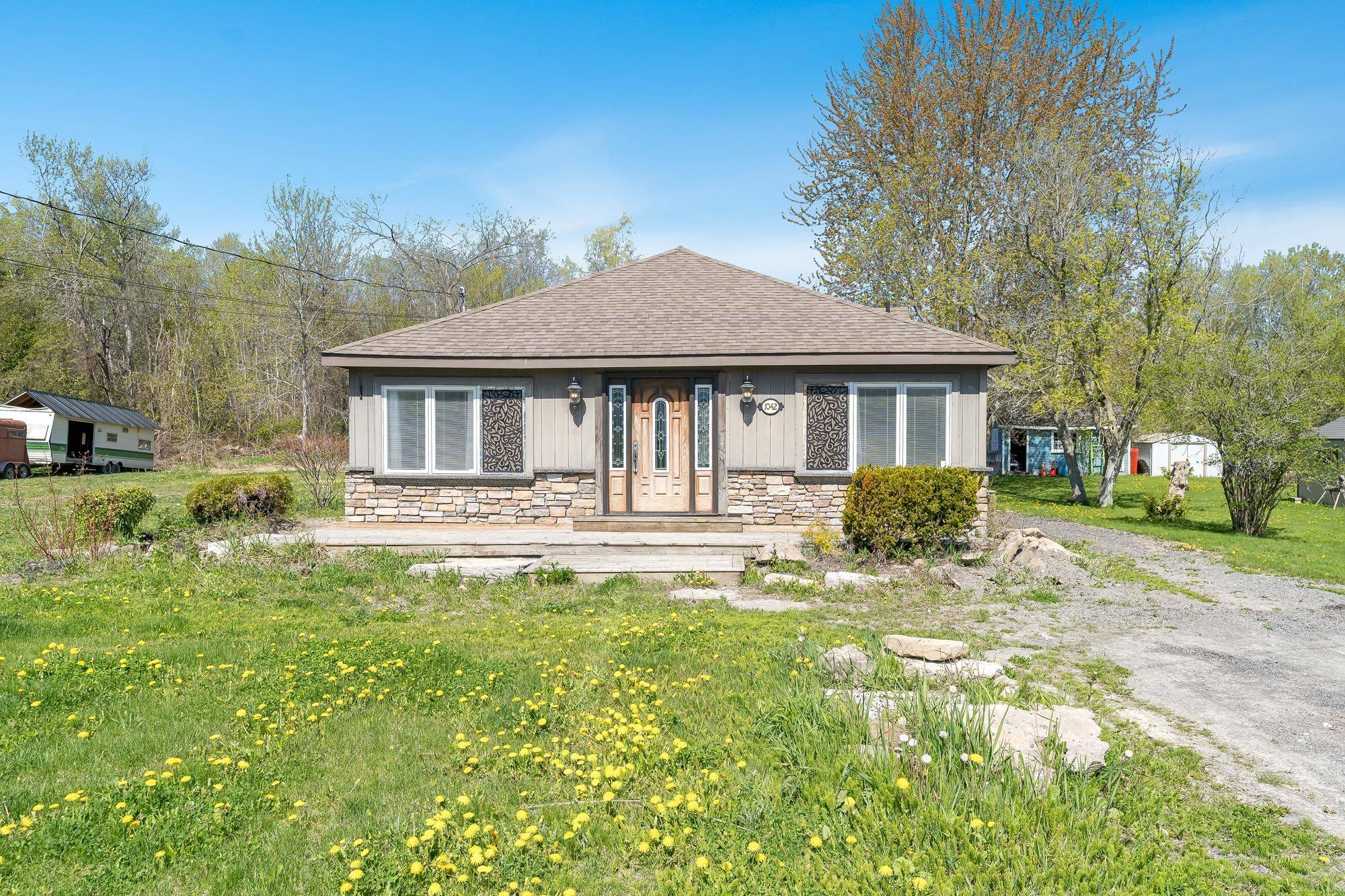Innisfil, ON L0L 1C0,1042 Cameron ST